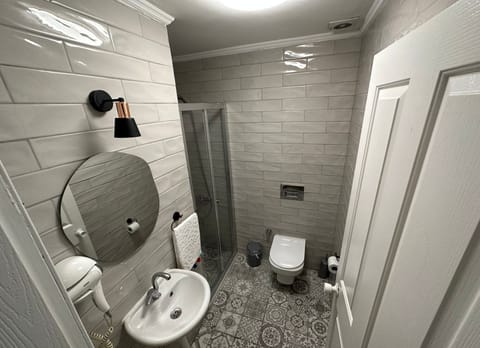 Deluxe Room | Bathroom