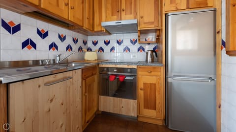 Apartment (3 Bedrooms) | Private kitchen | Oven, stovetop, dishwasher, espresso maker