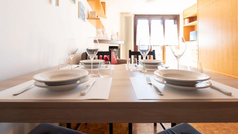 Apartment (1 Bedroom) | Dining room