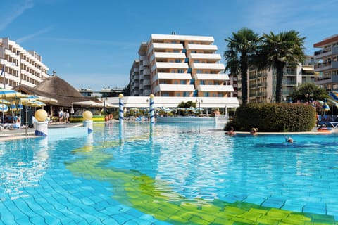 Seasonal outdoor pool, pool umbrellas, sun loungers