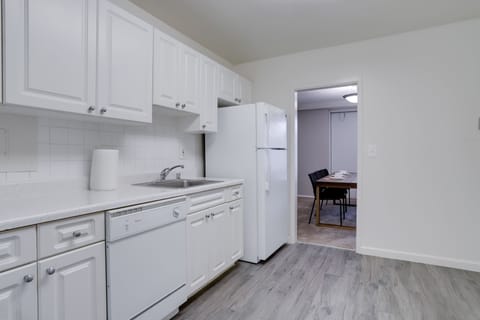 Comfort Apartment, 2 Bedrooms, Balcony, City View | Private kitchen | Fridge, microwave, oven, dishwasher