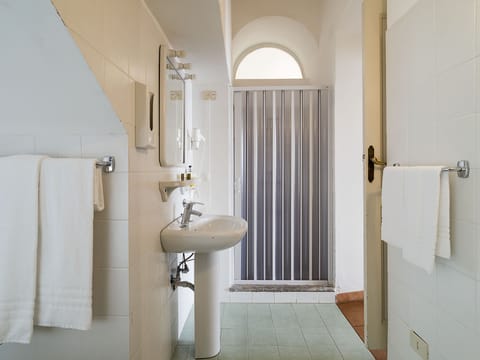 Quadruple Room, Sea View | Bathroom shower