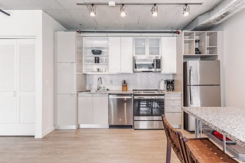 City Apartment, Multiple Beds, City View | Private kitchen | Full-size fridge, microwave, stovetop, coffee/tea maker