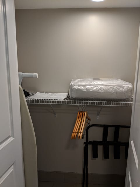 Room, 1 King Bed, Accessible, Non Smoking | Room amenity