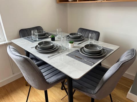 Apartment | Dining