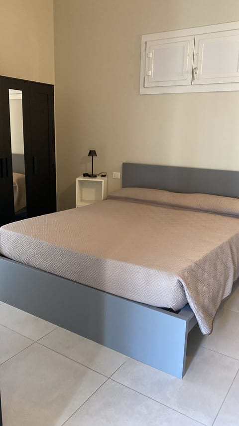 Deluxe Room, Non Smoking, Private Bathroom | In-room safe, desk, soundproofing, free WiFi