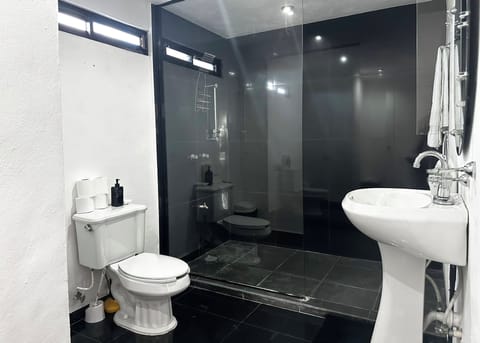 Premium Room, City View | Bathroom | Shower, free toiletries, towels, soap