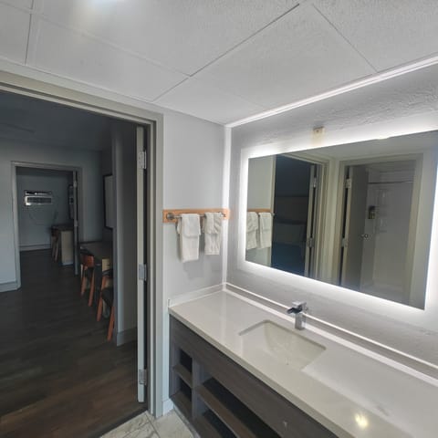 Suite, 3 Bedrooms | Iron/ironing board, free WiFi, bed sheets