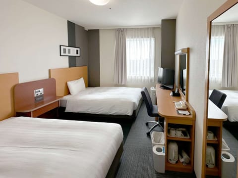 Standard Twin Room, 2 Twin Beds, Non Smoking | Desk, blackout drapes, iron/ironing board, free WiFi