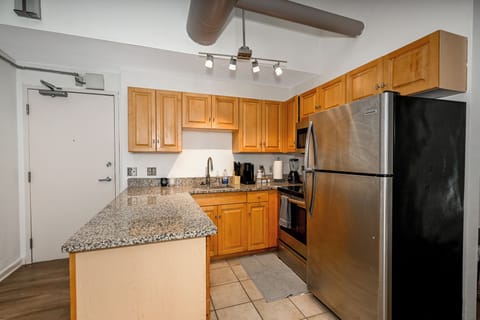 Deluxe Apartment, 2 Bedrooms, Non Smoking, 2 Bathrooms | Private kitchen | Full-size fridge, microwave, stovetop, coffee/tea maker