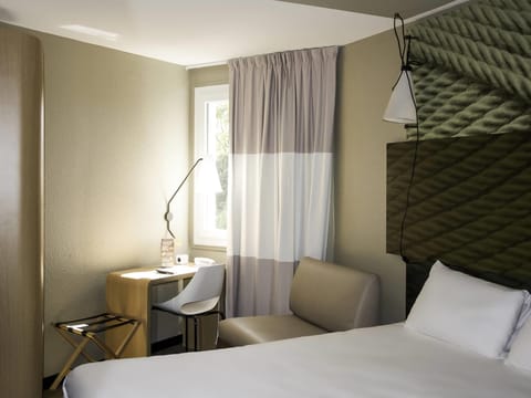 Room, Multiple Beds (New Sleep Easy Concept) | Hypo-allergenic bedding, desk, blackout drapes, soundproofing