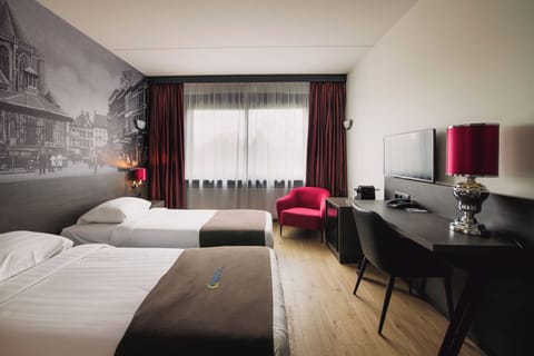 Deluxe Twin Room | In-room safe, laptop workspace, free cribs/infant beds, free WiFi