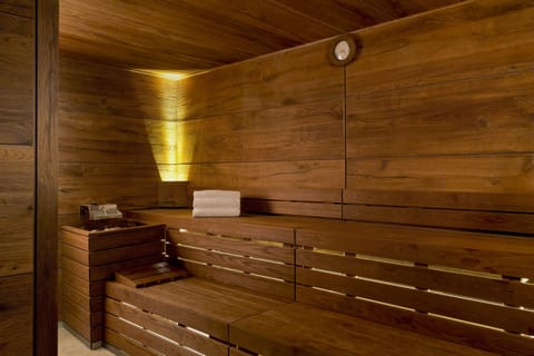 Couples treatment rooms, sauna, steam room, body treatments