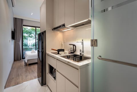 Superior Double Balcony - Street view | Private kitchenette | Fridge