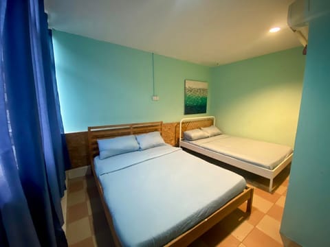 Family Room, Private Bathroom | Desk, free WiFi, bed sheets