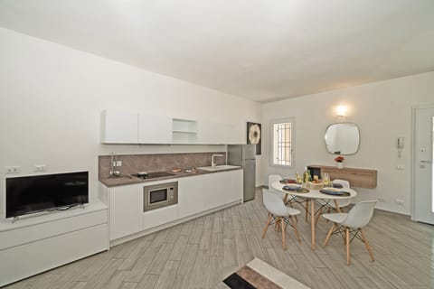 City Apartment | Private kitchen | Fridge, microwave, stovetop, dishwasher