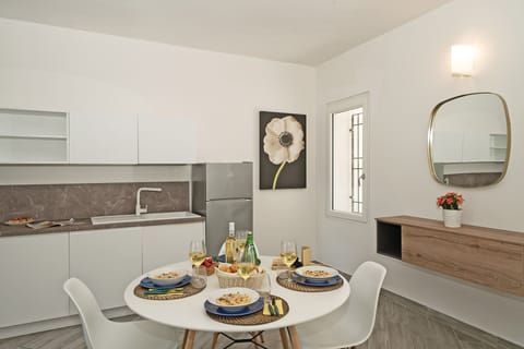 City Apartment | Private kitchen | Fridge, microwave, stovetop, dishwasher