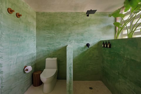 Deluxe suite 2 queen balcony/plunge pool | Bathroom | Rainfall showerhead, towels, soap, shampoo