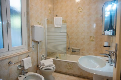 Family Apartment, 2 Bedrooms (Spazioso App.To Mare E Sport) | Bathroom | Combined shower/tub, hair dryer, bidet, towels