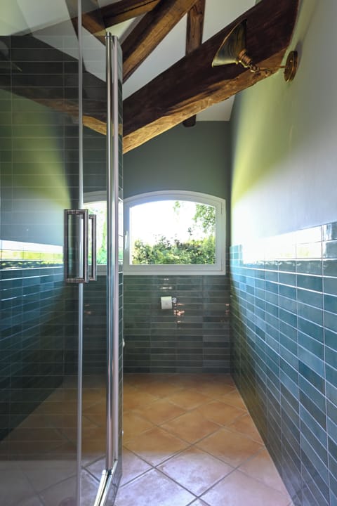 Premium Room, 1 King Bed with Sofa bed (Premium Deluxe) | Bathroom | Shower, hair dryer, slippers, towels