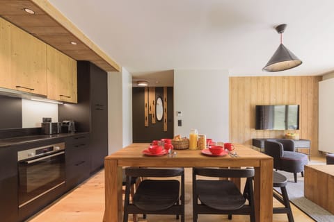 3 rooms 6 people | Private kitchen | Fridge, microwave, oven, stovetop