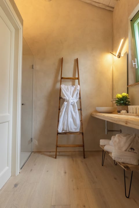 Superior Room, Terrace, Garden View | Bathroom | Separate tub and shower, free toiletries, hair dryer, slippers