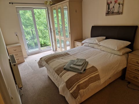 Apartment | 2 bedrooms, iron/ironing board, free WiFi, bed sheets