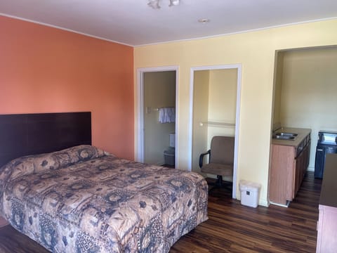 Basic Single Room | Individually decorated, individually furnished, free WiFi, bed sheets