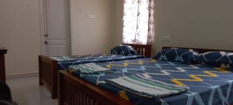 Deluxe Triple Room | Desk, blackout drapes, iron/ironing board, free WiFi