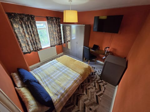 Comfort Single Room, 1 Double Bed | Desk, laptop workspace, iron/ironing board, free WiFi