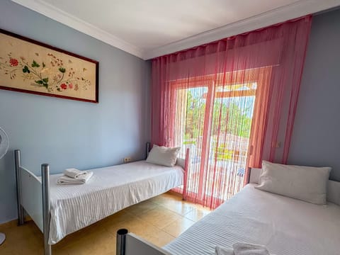 Luxury Villa | Soundproofing, iron/ironing board, free WiFi, bed sheets