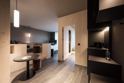 Egyptian cotton sheets, premium bedding, down comforters, minibar