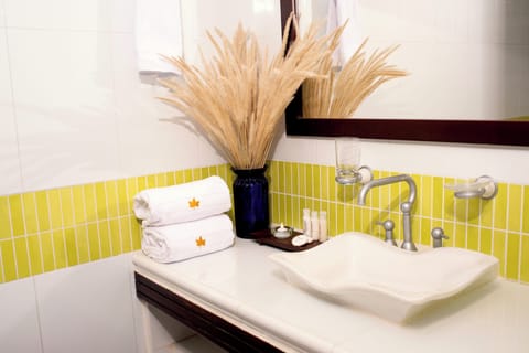 Deluxe Double Room | Bathroom | Shower, hair dryer, towels, soap