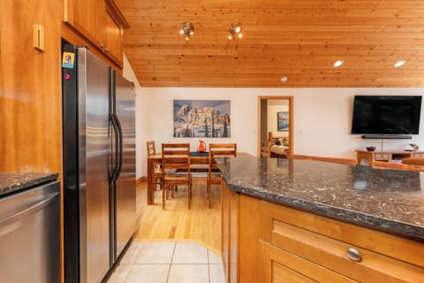 Family Chalet, 4 Bedrooms, Private Pool, Mountainside | Private kitchen | Highchair