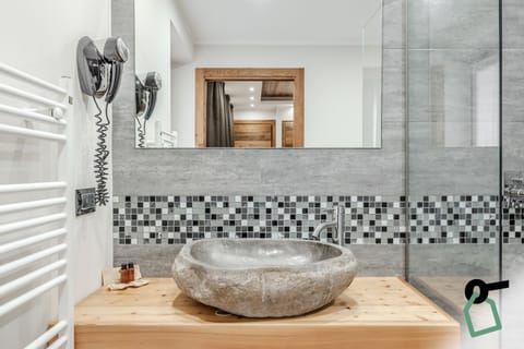 Comfort Double Room | Bathroom | Hair dryer, bidet, towels