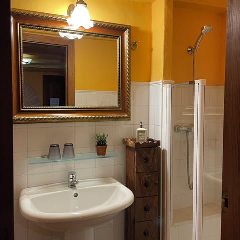 Economy Room, 1 Large Twin Bed, Mountain View | Bathroom | Shower, hair dryer, towels, soap