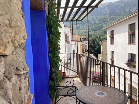 Economy Room, 1 Large Twin Bed, Mountain View | Terrace/patio