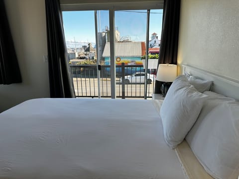 Suite, 1 Queen Bed with Sofa bed, Non Smoking, Marina View | Free WiFi