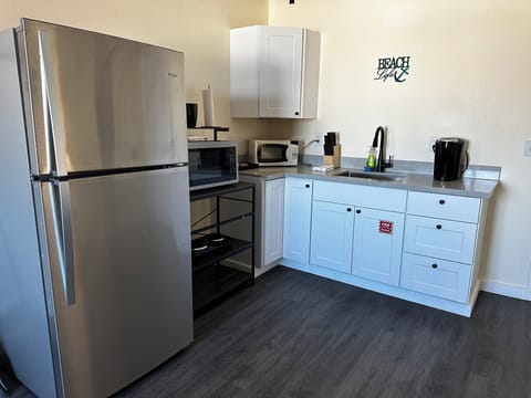 Suite, 1 Queen Bed with Sofa bed, Non Smoking, Marina View | Private kitchenette | Microwave, coffee/tea maker, paper towels