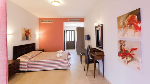 Junior Suite | Soundproofing, iron/ironing board, free WiFi, bed sheets