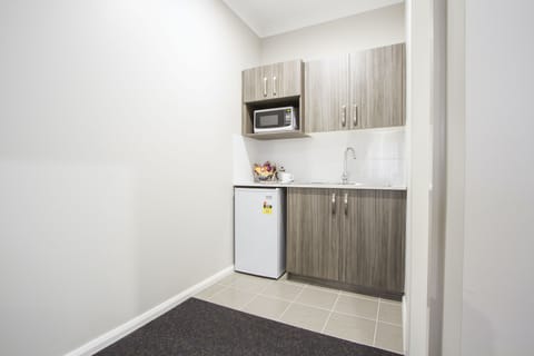 Executive Family | Private kitchenette | Fridge, microwave, coffee/tea maker, cookware/dishes/utensils