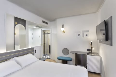 Comfort Double Room | Minibar, in-room safe, desk, free WiFi