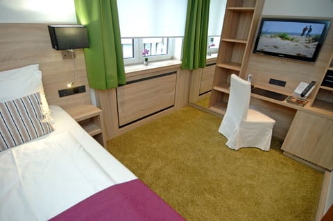 Single Room | Premium bedding, pillowtop beds, in-room safe, individually decorated