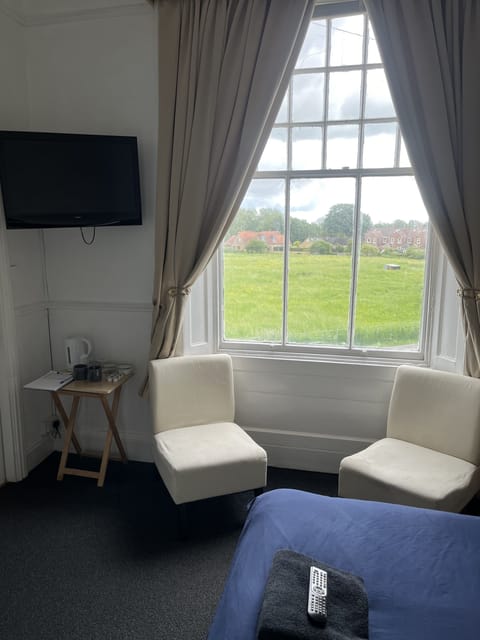 Double Room, Ensuite (Large) | Iron/ironing board, free WiFi, bed sheets