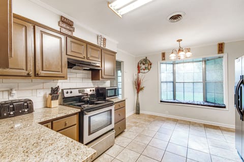 House (3 Bedrooms) | Private kitchen | Microwave, oven, stovetop, dishwasher