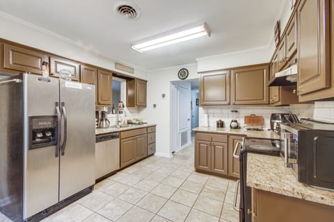 House (3 Bedrooms) | Private kitchen | Microwave, oven, stovetop, dishwasher