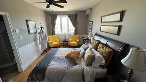 Classic Room, 1 Queen Bed, Private Bathroom | 1 bedroom, premium bedding, individually decorated, desk