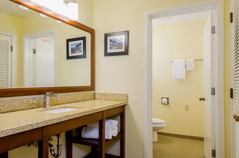 Standard Room, 2 Queen Beds, Non Smoking | Bathroom | Hair dryer, towels, soap, shampoo