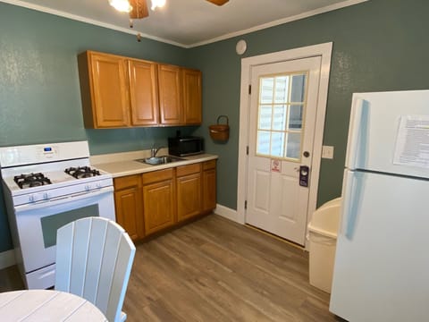 Cottage, 3 Bedrooms, Accessible, Lake View | Private kitchen | Coffee/tea maker, paper towels