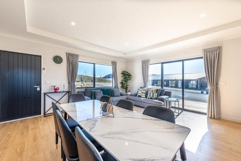 Matariki Star - 4 Bedrooms | Living area | Flat-screen TV